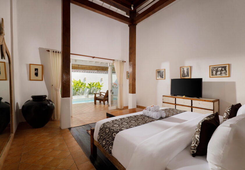 (818) VILLA 2 BEDROOM - MASTER BEDROOM