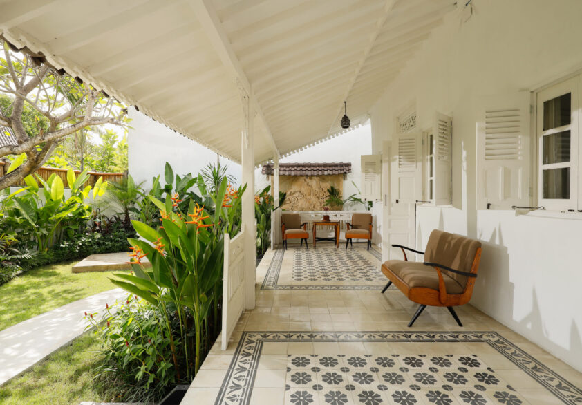 (816) BUNGALOW - 3 BEDROOM GARDEN - LOUNGE & GARDEN AREA (816) BUNGALOW - 3 BEDROOM GARDEN - LOUNGE & GARDEN AREA